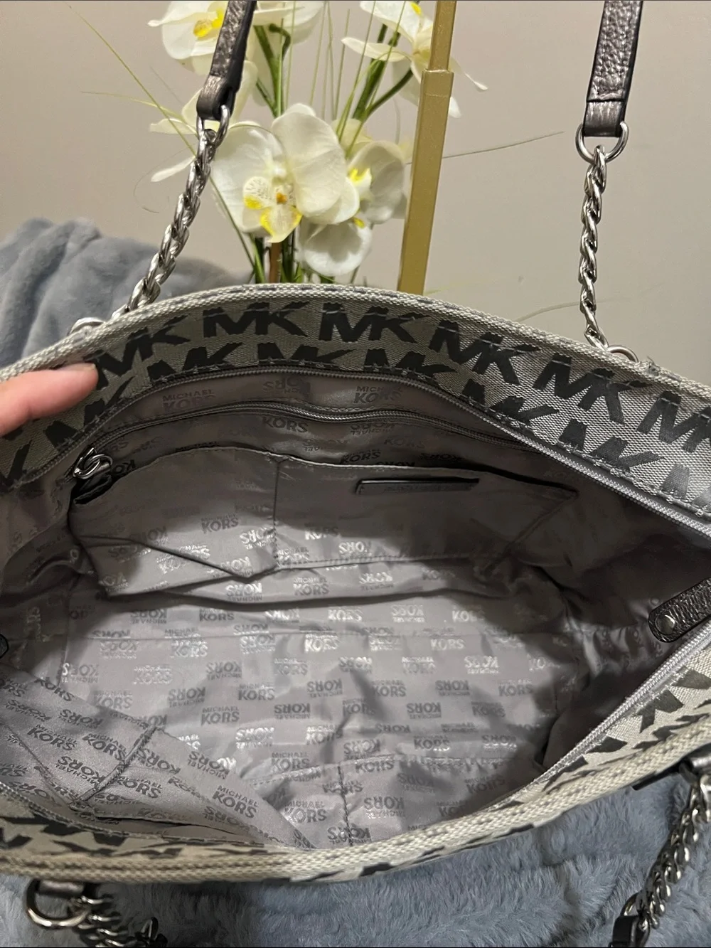 Michael Kors Gray Jet Set Monogram Tote with Metallic Strap GUC retail $228